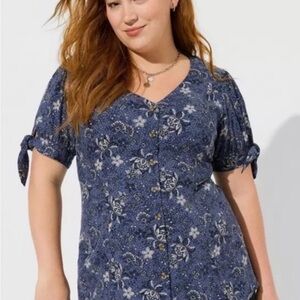 Torrid Fit & Flare cotton Blue Floral Button-Up Blouse
